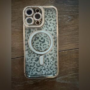 Leopard Print iPhone 15 Pro Max MagSafe Case
